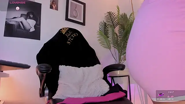 brianahill  online show from March 2026 08:43:02 PM