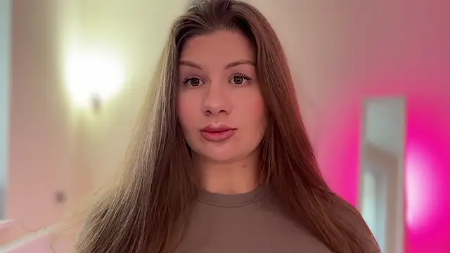 JuicyHelenX online show from July 2026 02:18:02 PM