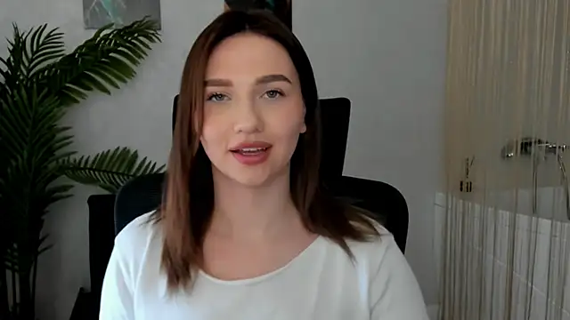 Snapshot of GracefulLook chatting on March 2025 06:37:01 AM GracefulLook online show from March 2025 06:37:01 AM