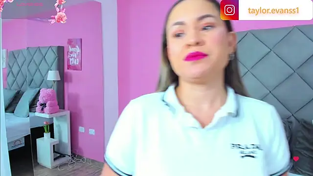 TaylorEvanss online show from September 2025 06:02:01 PM