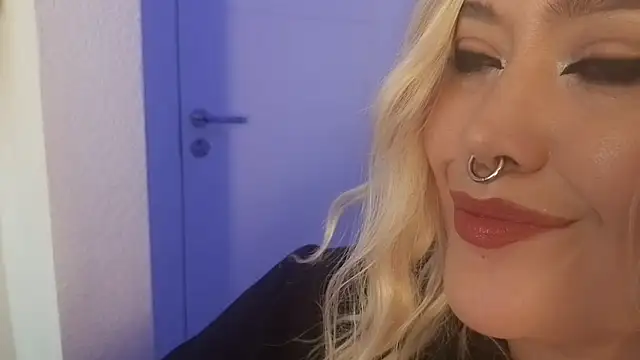 wickedxqueen online show from October 2025 05:22:01 AM