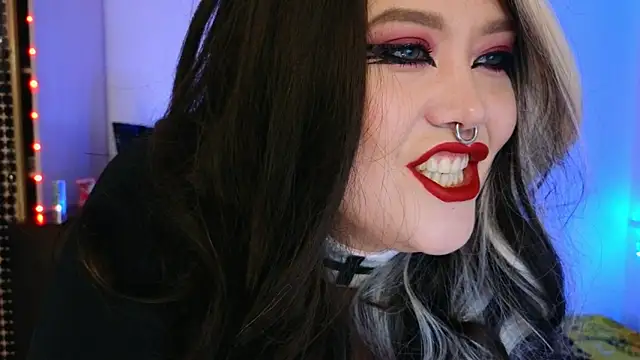 wickedxqueen online show from May 2026 09:21:02 PM