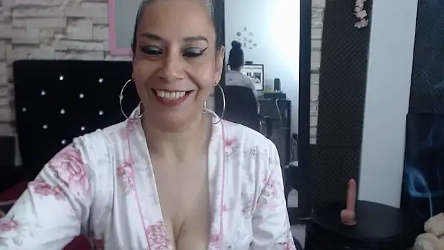 MarianaNight02 online show from October 2025 09:38:02 PM