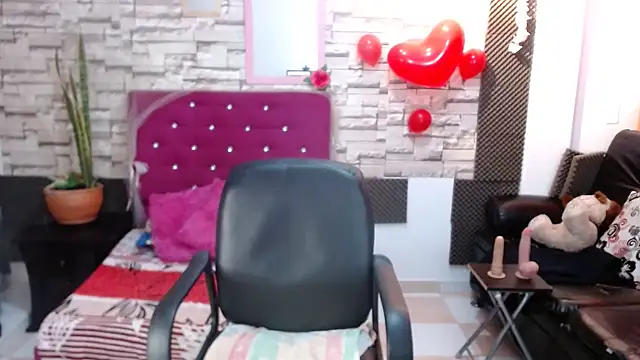 MarianaNight02 online show from February 2025 08:25:01 PM