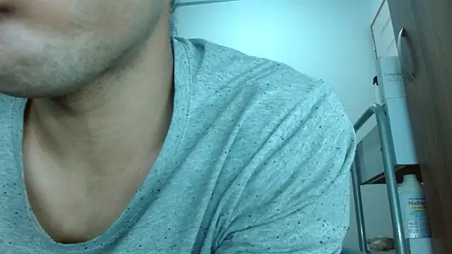 Snapshot of JohanyLatino chatting on June 2026 05:12:01 AM JohanyLatino online show from June 2026 05:12:01 AM