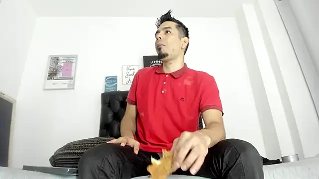 JohanyLatino online show from March 2025 04:00:02 PM