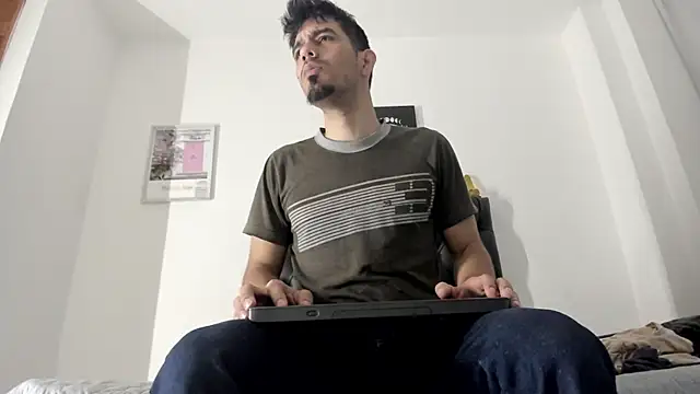 JohanyLatino online show from March 2025 11:12:02 AM