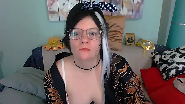 EverlyRays online show from October 2025 04:50:01 PM