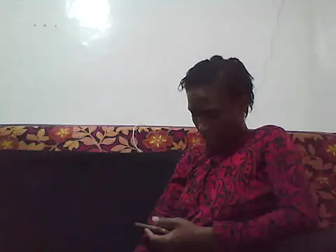 Snapshot of Smillie_prety chatting on May 2026 04:37:01 PM Smillie prety online show from May 2026 04:37:01 PM