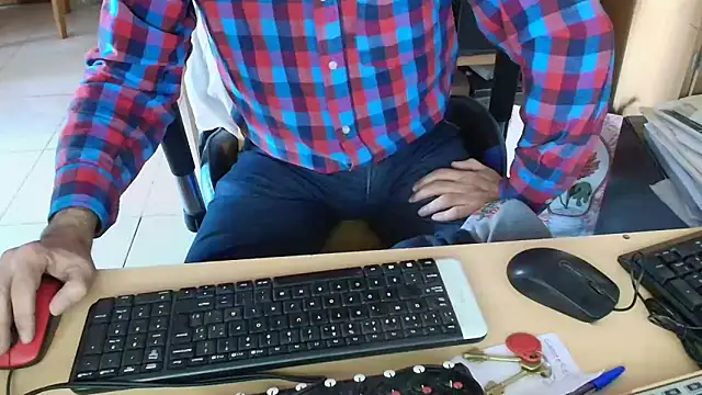 Snapshot of angelgarcia269 chatting on June 2026 05:43:01 PM angelgarcia269 online show from June 2026 05:43:01 PM