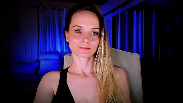 Snapshot of Louise-dance chatting on January 2025 04:00:01 AM Louise-dance online show from January 2025 04:00:01 AM