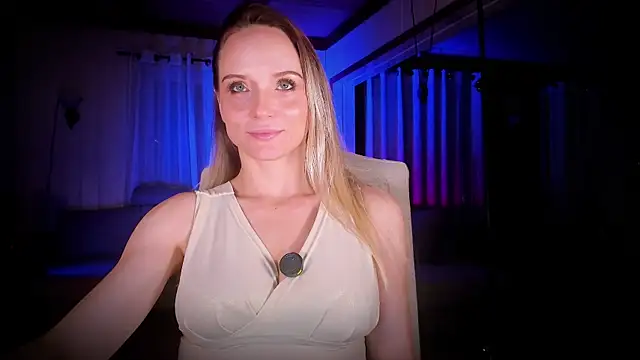 Snapshot of Louise-dance chatting on December 2024 10:50:01 PM Louise-dance online show from December 2024 10:50:01 PM