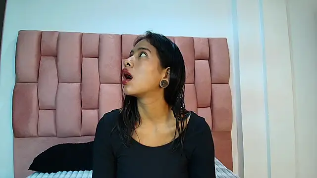 Snapshot of JuliKim_ chatting on February 2026 12:45:01 PM JuliKim online show from February 2026 12:45:01 PM