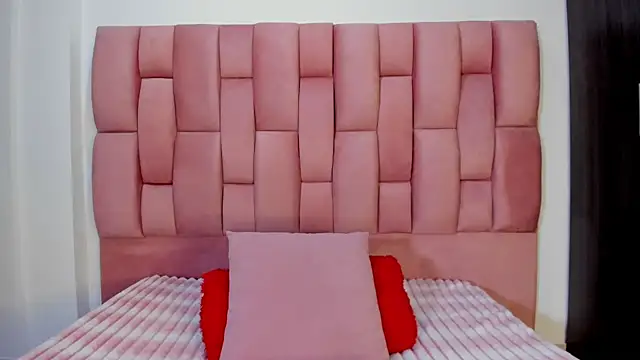 JuliKim  online show from October 2025 01:01:01 PM