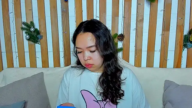 Snapshot of Kris_top_Lee chatting on December 2024 01:57:02 AM Kris top Lee online show from December 2024 01:57:02 AM