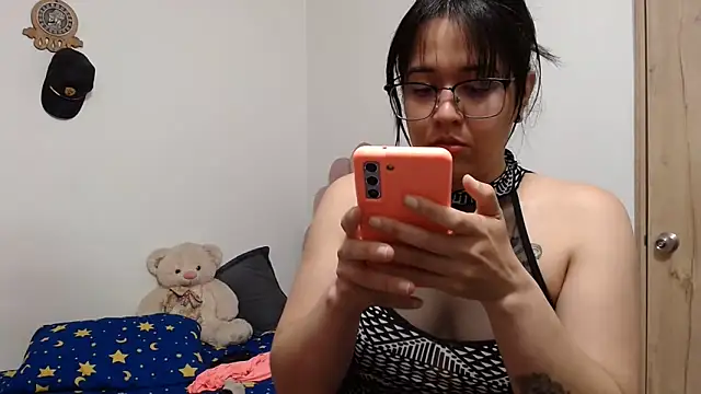 Snapshot of lady_hot2xx chatting on June 2026 01:47:02 AM lady hot2xx online show from June 2026 01:47:02 AM