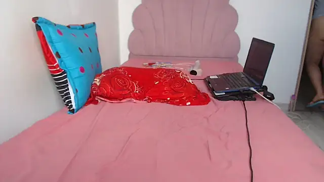 lady hot2xx online show from September 2025 03:52:02 PM