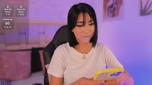 emma woods  online show from October 2025 07:55:01 PM