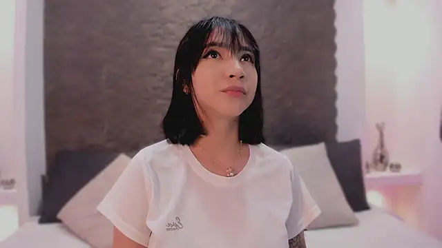 emma woods  online show from October 2025 12:30:02 PM