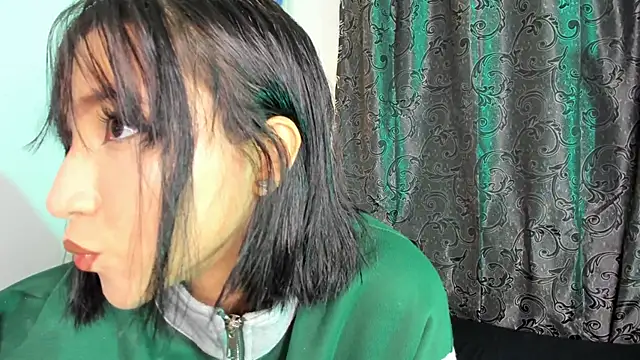 emma woods  online show from September 2025 02:43:02 AM