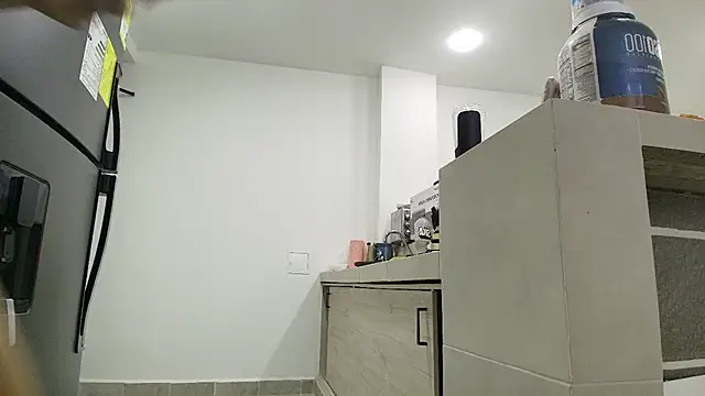 Snapshot of roxana_collins chatting on February 2026 02:34:01 AM roxana collins online show from February 2026 02:34:01 AM