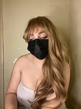 Snapshot of Mayoosh6 chatting on November 2025 07:30:01 PM Mayoosh6 online show from November 2025 07:30:01 PM