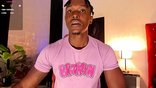 Snapshot of DannSmmith chatting on October 2025 04:42:01 AM DannSmmith online show from October 2025 04:42:01 AM