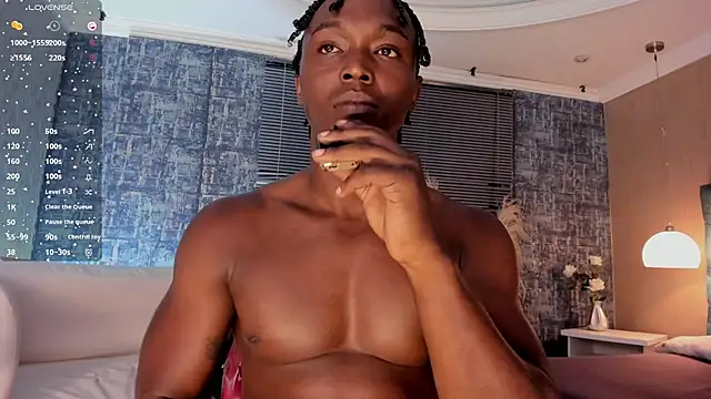 Snapshot of DannSmmith chatting on December 2025 07:32:01 AM DannSmmith online show from December 2025 07:32:01 AM