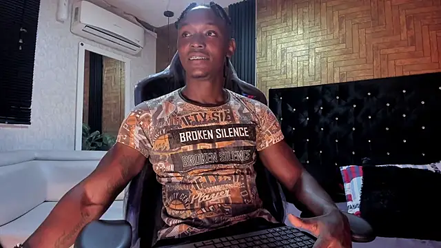 Snapshot of DannSmmith chatting on September 2025 06:31:01 AM DannSmmith online show from September 2025 06:31:01 AM