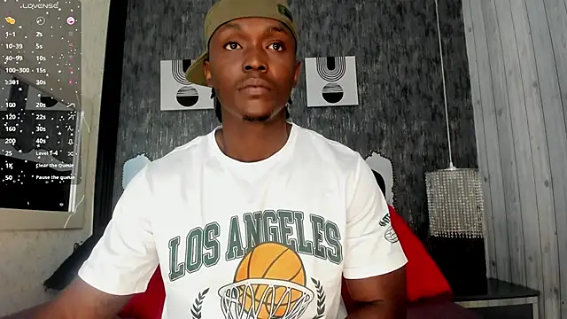 Snapshot of DannSmmith chatting on November 2025 10:08:02 AM DannSmmith online show from November 2025 10:08:02 AM