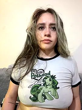 Natalia Suarez online show from November 2025 02:45:02 AM