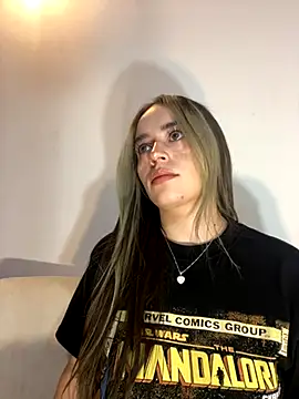 Natalia Suarez online show from October 2025 11:47:01 PM