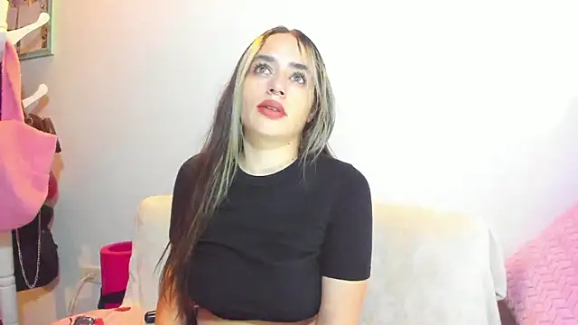 Natalia Suarez online show from November 2025 02:26:02 AM