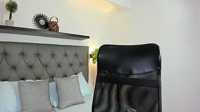 nataly rodri online show from October 2025 07:25:02 PM