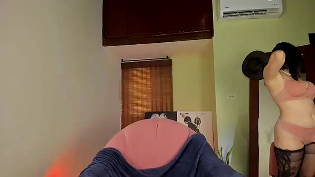 Emma  Blanco online show from September 2025 03:01:01 PM