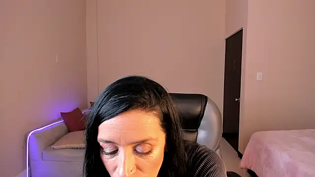 Kristen Garner online show from May 2026 08:18:02 PM