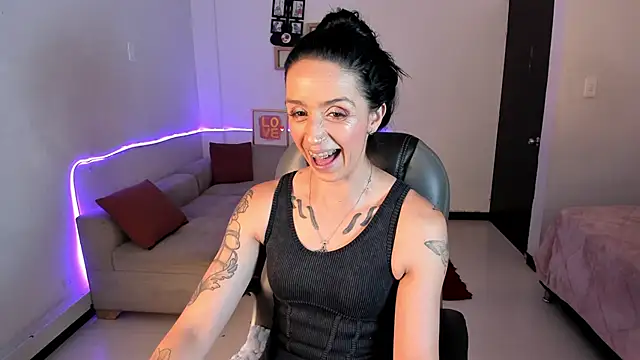 Kristen Garner online show from December 2025 07:52:02 PM