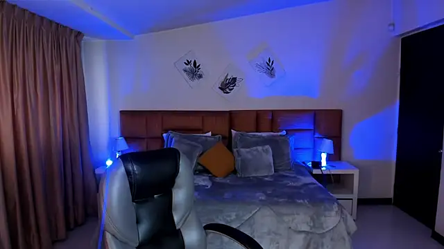 Kristen Garner online show from November 2025 08:23:02 PM