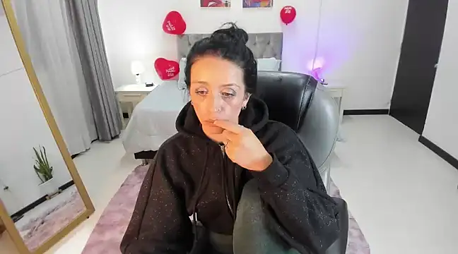 Kristen Garner online show from February 2025 11:43:02 PM