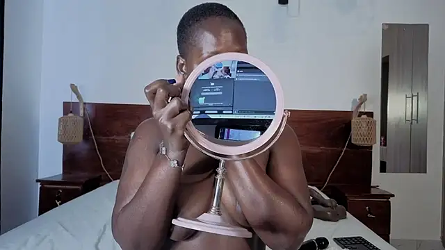 Snapshot of Elegant_Ebony chatting on July 2026 10:33:01 AM Elegant Ebony online show from July 2026 10:33:01 AM