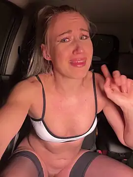 Snapshot of Dina-Light chatting on October 2025 08:31:01 PM Dina-Light online show from October 2025 08:31:01 PM