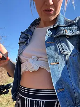 Snapshot of Dina-Light chatting on March 2025 02:02:01 PM Dina-Light online show from March 2025 02:02:01 PM