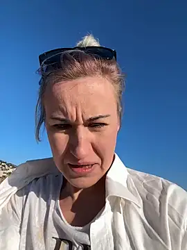 Snapshot of Dina-Light chatting on December 2024 02:08:02 PM Dina-Light online show from December 2024 02:08:02 PM