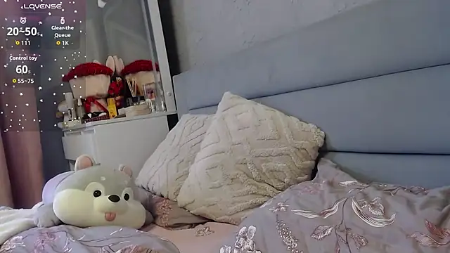 Snapshot of Viktoriiya_bald chatting on October 2025 12:52:01 PM Viktoriiya bald online show from October 2025 12:52:01 PM