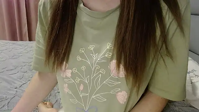 Snapshot of Viktoriiya_bald chatting on March 2025 03:52:01 PM Viktoriiya bald online show from March 2025 03:52:01 PM