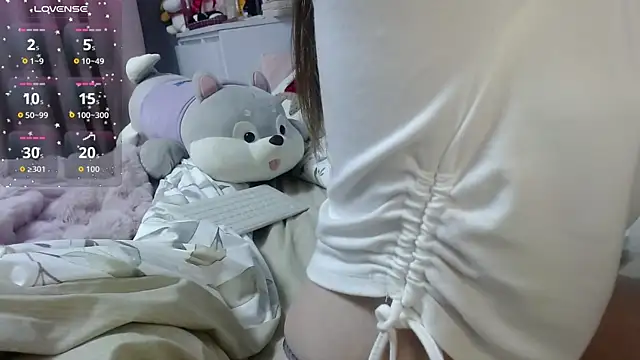 Snapshot of Viktoriiya_bald chatting on December 2025 01:06:02 AM Viktoriiya bald online show from December 2025 01:06:02 AM