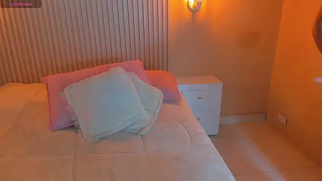 EmilyEvans7 online show from November 2025 06:46:02 PM