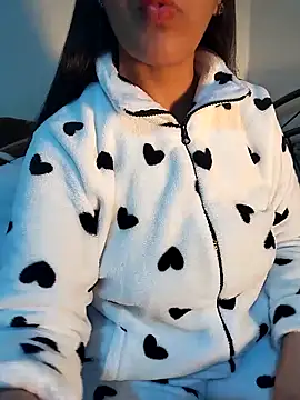 lolo890 online show from December 2025 05:32:01 AM