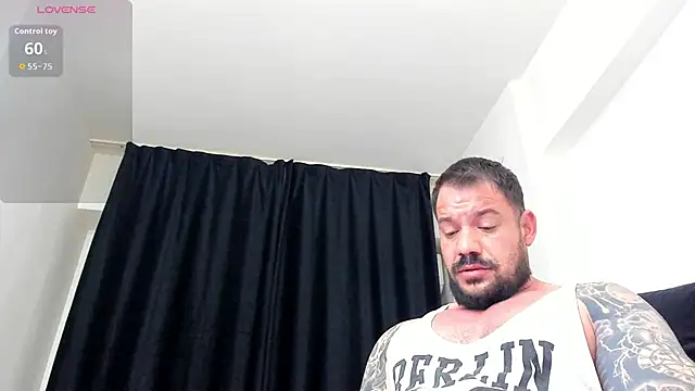 Snapshot of musclemonster31 chatting on May 2026 03:21:01 AM musclemonster31 online show from May 2026 03:21:01 AM
