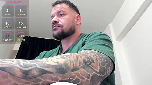 musclemonster31 online show from April 2026 01:17:02 PM